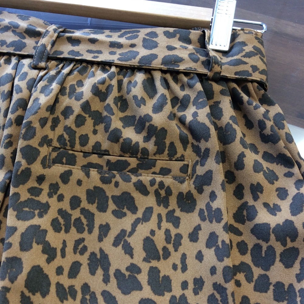‼️$10 SALE‼️ A NEW DAY Leopard Print High Rise Shorts - Picture 4 of 6